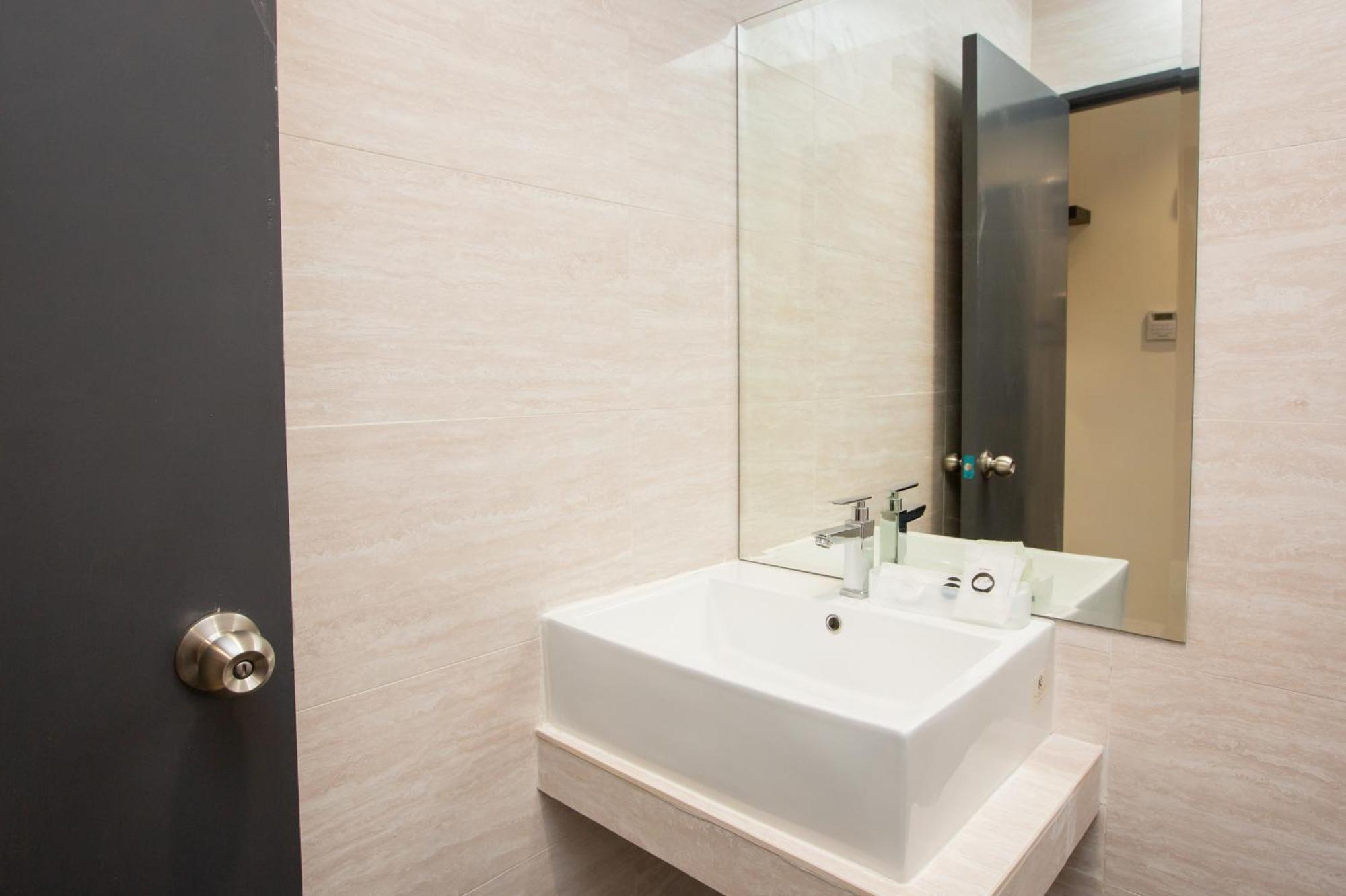 1 Hotel Signature Port Dickson Bagian luar foto