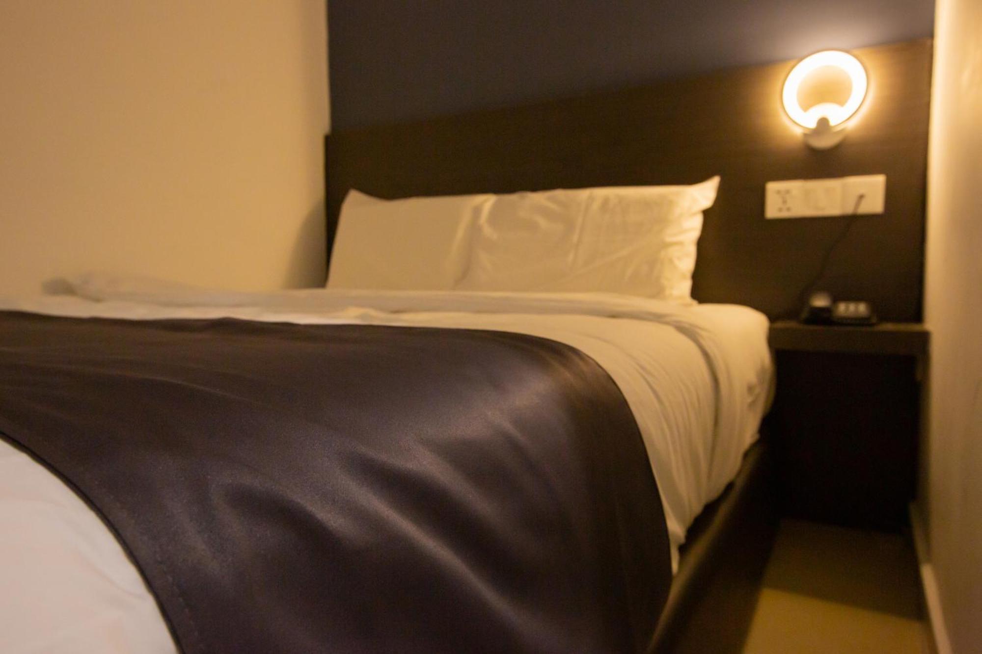 1 Hotel Signature Port Dickson Bagian luar foto