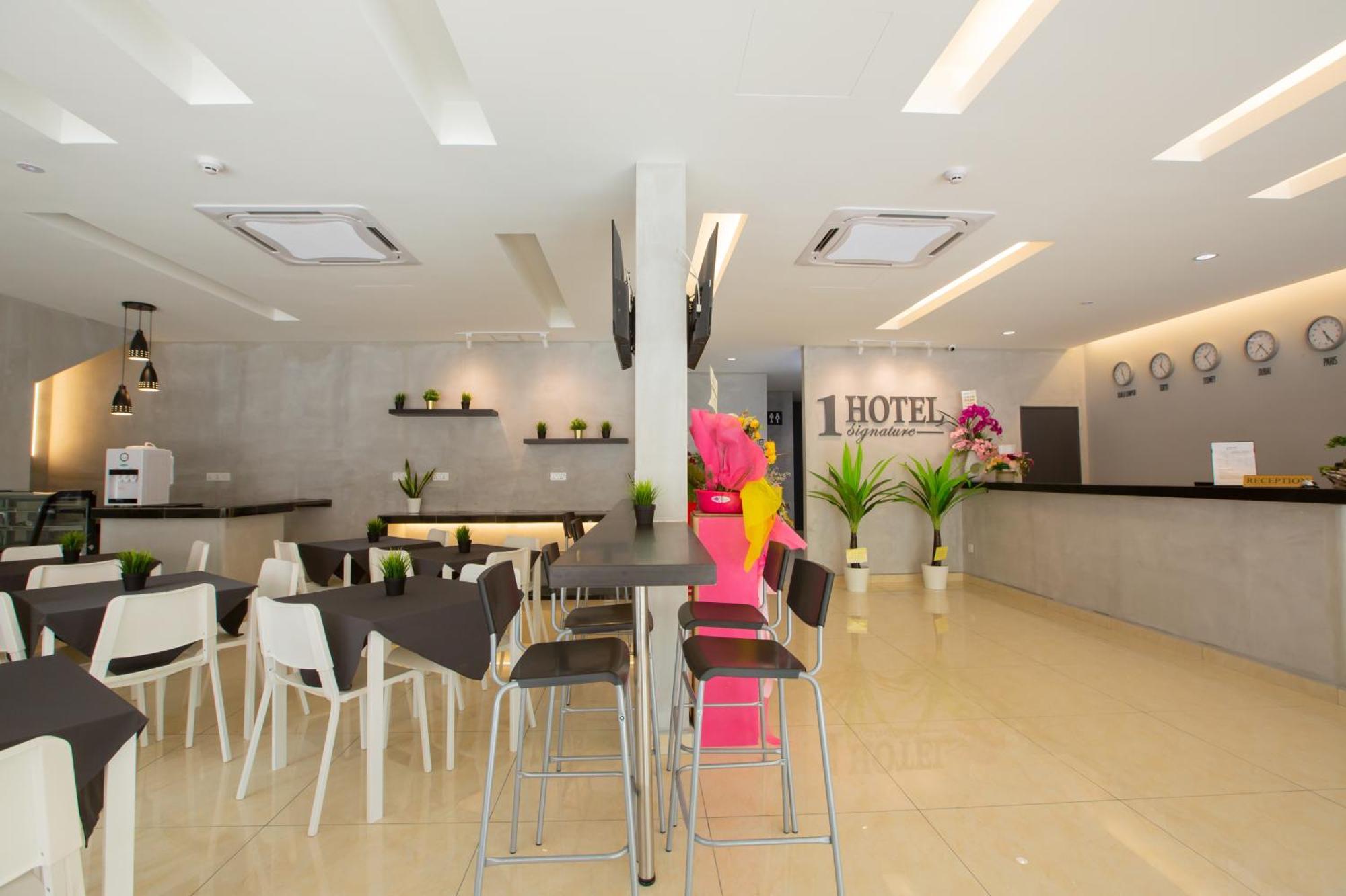 1 Hotel Signature Port Dickson Bagian luar foto
